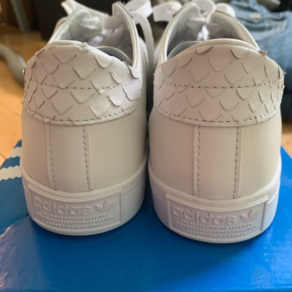 ADIDAS Courtvantage - Picture 3 of 8